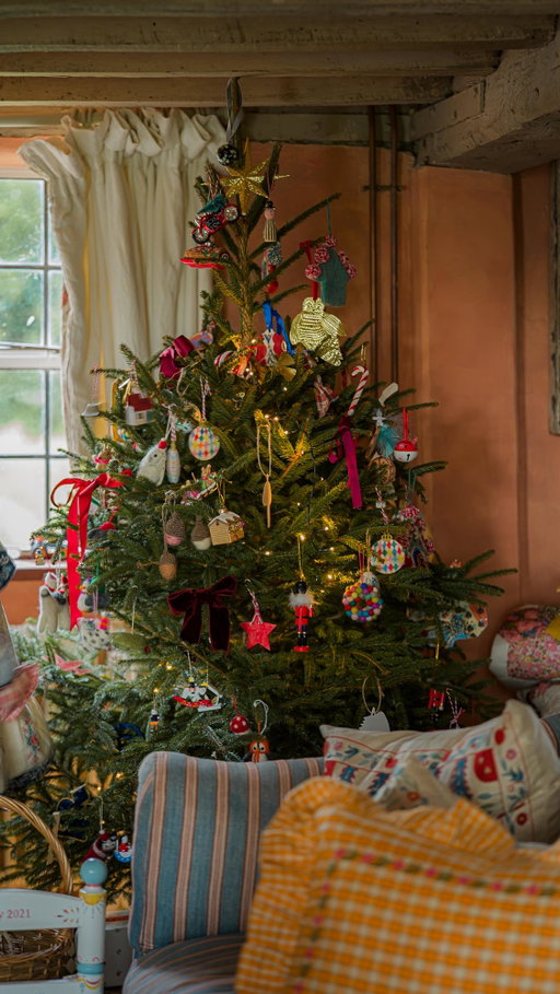 Wishing you all the most joyful festive period whatever it looks like ❤️ Remember Christmas comes in all shapes and sizes. HUGE thank you from us for the most wonderful year. Here’s a little peek into what Christmas looks like at the Newalls @tessnewallstudio @pierrotstudio_ 

See you all on the other side! 🌲
