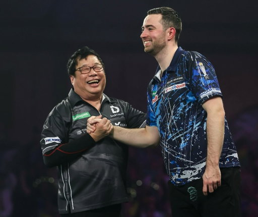 Really pleased to win last night, and what an honour to share the stage with such a legend as Paul! What an unbelievable ambassador for the game he is and continues to be. I’m ready for an amazing Christmas with my family, and I’ll be back to work soon after. 💪🏻 Hope you all have an amazing one, thank you for all of the support! 🎯💙