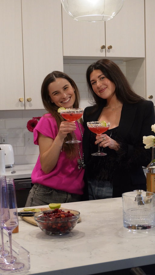 A milky-trends holiday cocktail moment !!! Meet the Clausmopolitan🎅🏼🥂

2 oz vodka
½ oz Cointreau
½ oz fresh lime
1.5 oz cranberry

Optional but fun: coconut rim, cranberries, prosecco

Shake over ice, strain into a chilled coupe. Prosecco top if you’re in the mood ;) CHEERS!