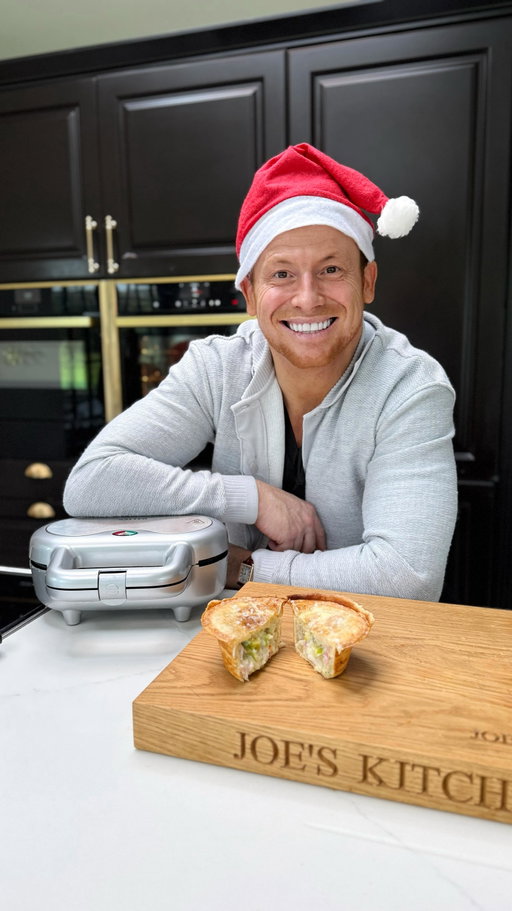 The day after Boxing Day in our house means one thing… pie day 🥧🎄

Leftover turkey, ham, stuffing, sprouts, all turned into a proper festive pie. No extra shopping and no waste 😀

👇 Comment if you love Christmas leftovers!!