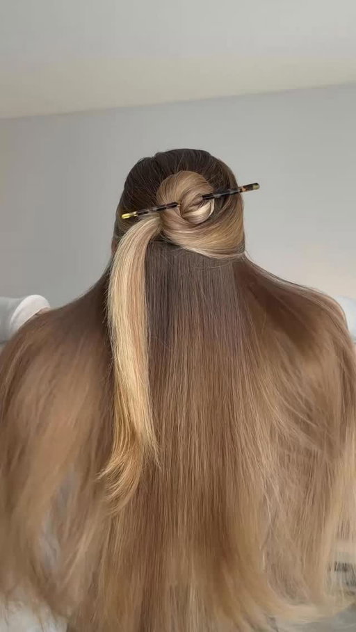 easy half up hairstyle with a hair stick❤️

#hairstick #hairstyle #hairvideos #longhairstyles #hairtutorial