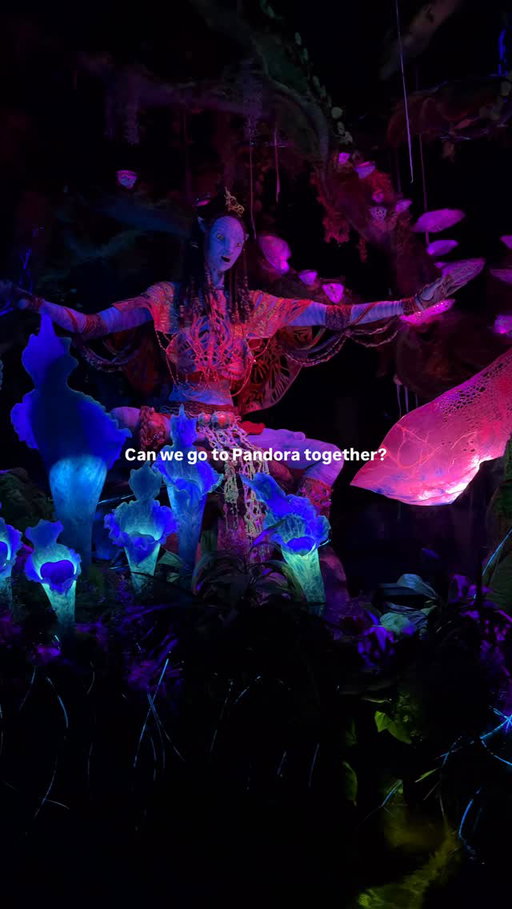 World of Avatar✨

The bioluminescent forest and floating mountains looked so real 🤯 

Share this with the person you want to go to Disney World with😍