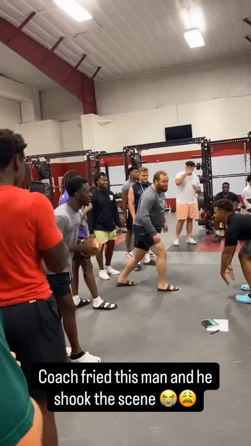 O-line coach never letting this go 😭🤣

( via -jhardie_48/TT )