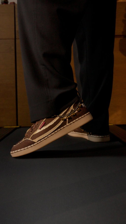 Is this the perfect gift for the Holidays? 🎁🎄

The Gully Number 001 - Baaz Indrani Edition is inspired by the grace and rhythm of Indian classical dance, and comes with a detachable ghunghru anklet making them stand out from the rest ✅

Head to the 🔗 on my profile to check out all the other unique sneakers @gullylabs.global has to offer 🤘