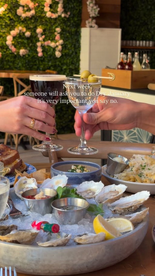 We love a good cocktail 🫒🍸 ✨ 

#TheHamptonSocial