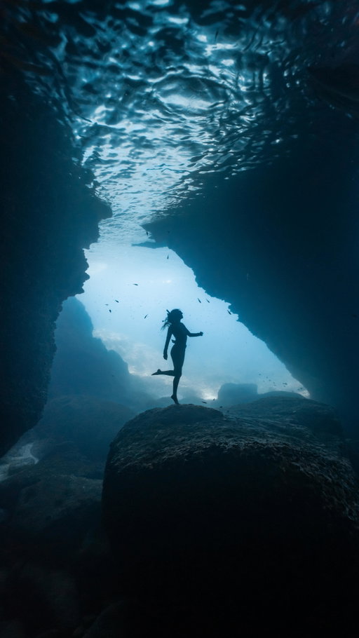 Lol sorry mum 🫶🏼 

Wellll this is what happens when you get tossed around in an underwater cave. I used my hands to get out safely and only touched the rock. In Hawaii, these little caverns and caves are formed by lava tubes when molten lava flows and cools on the outside, leaving hollow passages behind. It makes for the most fun swim throughs. 

As you can see I found an empty shell! I was sooo happy haha but I’m really picky when it comes to shelling and always make sure there’s nothing inside. Always with intention and respect for the ocean. 🌊✨

#diving #shells #shell #freediving #cavediving