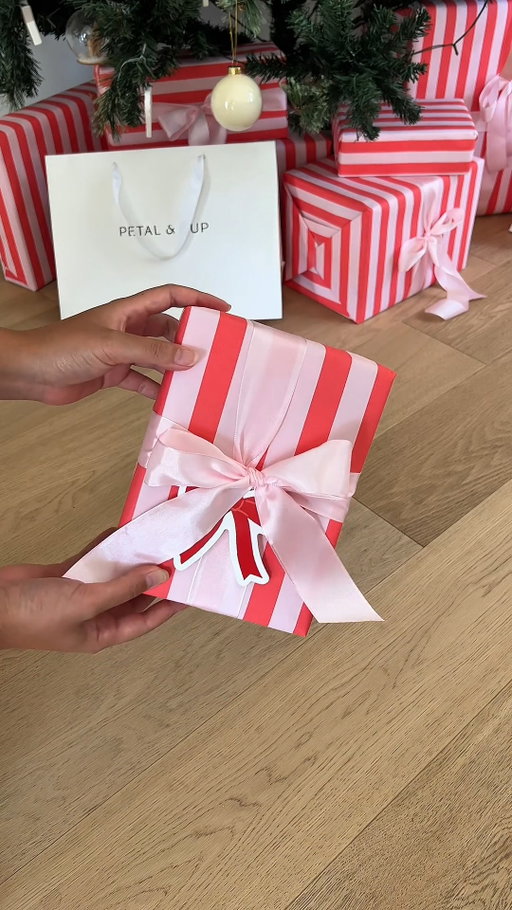 Wrapping made easy — even if you’re running late! 🎄💗 Save this post for inspo.