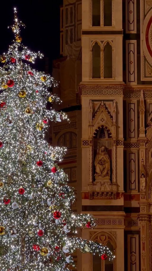 May your Natale be as peaceful as this Florence night ✨

#natale #birramoretti #christmas #christmaseve