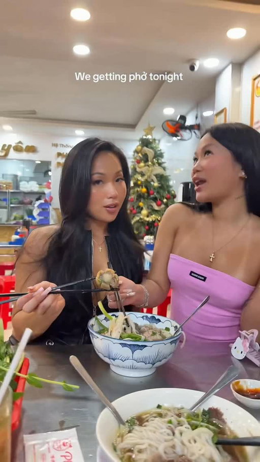 The gorls are in Vietnammmmm 🇻🇳