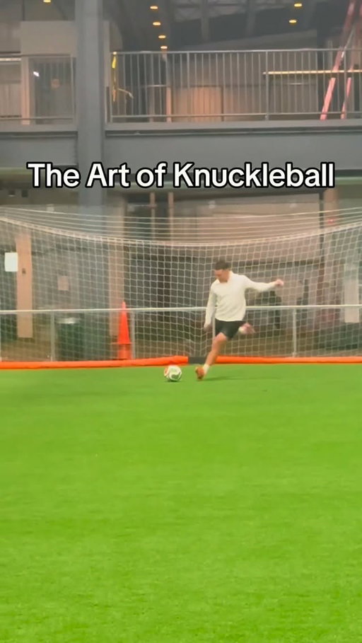4 keys to a strike the ball dead 💀

The keys:
🎯 Clean, centered contact
💪 Firm ankle, locked
🦵 Short follow-through
🧊 Strike straight through the ball, not around 

it A true knuckle ball isn’t about power  it’s about killing the spin. When it’s done properly, the ball floats with no movement and the keeper has to guess.

👉 Save this and work through each key slowly.

#football #Soccer #fyp #details #power