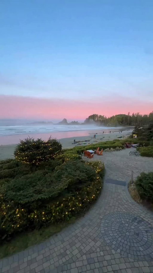 ✨ Sweeping ocean views and that coastal magic that never takes a day off. Wherever you’re viewing from today, enjoy this moment of BC beauty. 

Credit: @longbeachlodgeresort 

#exploreBC #TheInfiniteCoast