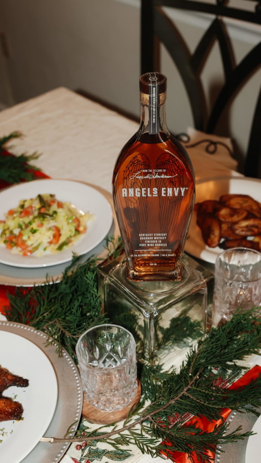 My family holiday traditions always begin with great food and festive moments, and the night naturally winds down with a few well-earned libations. This year, @angelsenvy was our spirit of choice. The double-aged finished bourbon delivers a smooth, refined tasting experience that feels both indulgent and timeless. A perfect pour to toast the moments that matter most. Happy Holidays to you all!! ☺️
#angelsenvypartner