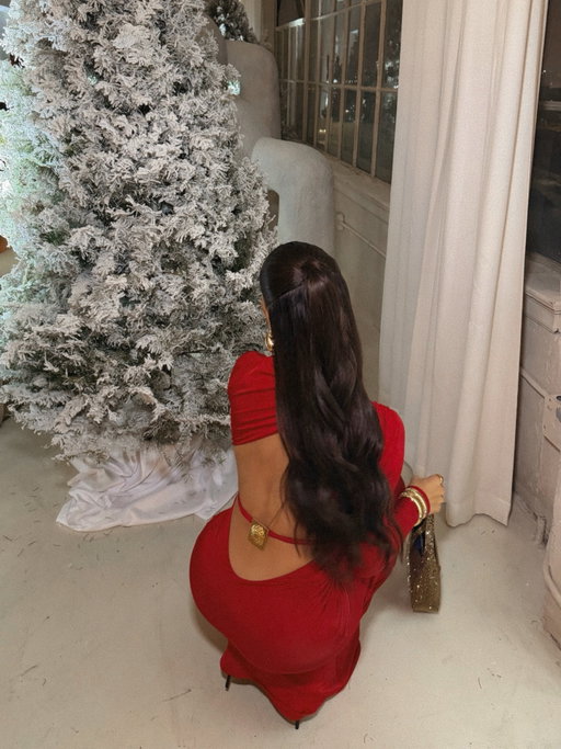 December, you were good to us 🫶🏼 
Slow mornings, homebody days, a lot of quiet joy and all the little moments that made this month feel full. 
Merry Christmas Eve 🎄✨
