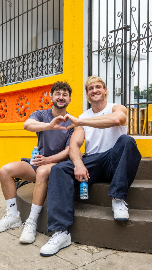 “Even if I am struggling, I will always help others” 🥹❤️ @mdmotivator @loganpaul 

Thank you @drinkprime for bringing real impact to the streets of Puerto Rico and blessing Caroline and her beautiful family this holiday season. Be kind and love always ❤️