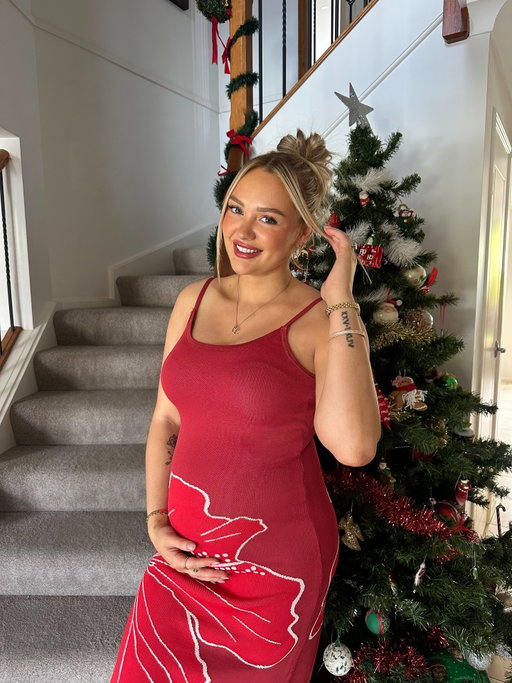 Merry Christmas beautiful people ❤️
Wishing you a day filled with love, joy and special moments. And to anyone who may be finding today a little harder than most, please remember you are loved I’m keeping you in my thoughts and prayers 🙏🏼