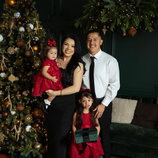 Merry Christmas Eve from my family to yours!! 🎄💫
📸Photos by: @tm_studio_llc