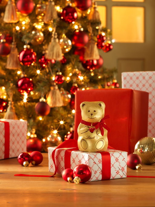 Merry Christmas! 🎄✨ May your day be filled with sweetness and cozy moments under the tree. 🍫🐻🎁⁣
⁣
#ChristmasSpirit #LindtChocolate #HolidayCheer #SweetGifts #MerryChristmas #ChocolateLovers #FestiveJoy
