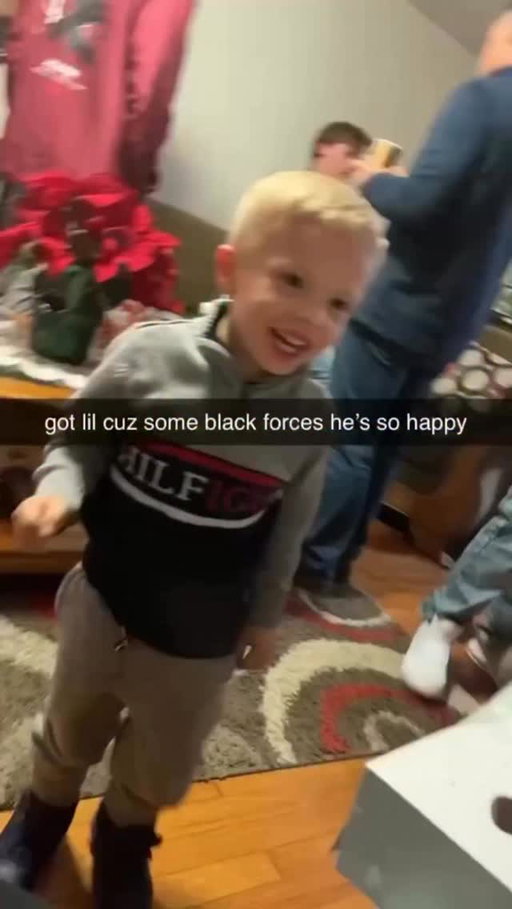 Christmas spirit 🙅‍♂️❌, Black Air Force energy ✅🤣

(via @chxddy_)