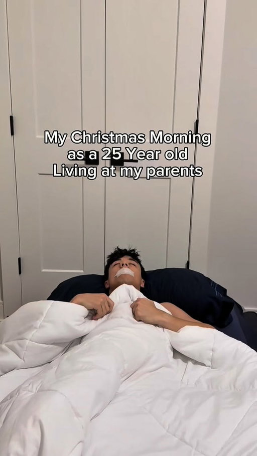 Merry Christmas & Happy Holidays Everyone 🎅. My Christmas Morning as a 25 year old living at my parents #parents #holidays #twenties #christmas #christmasmorning