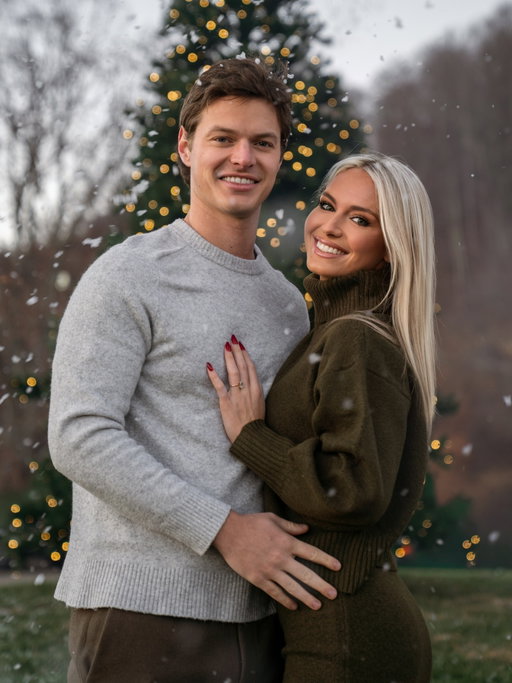 Merry Christmas from @will_kulp and myself! We had the most magical time at @theglampingcollective and @journey.more captured it beautifully 🎄🎁✨