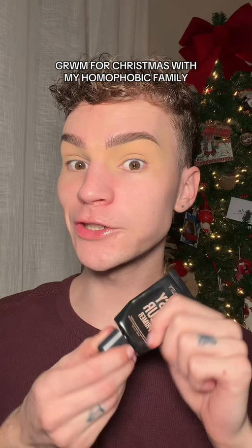 Merry Christmas besties wish me luck! 🎄 

#grwm #christmas #storytime #lgbt #makeup