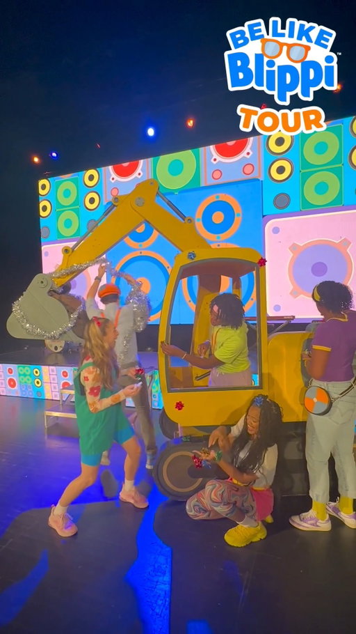 Who needs a pine tree when you’ve got an Excavator tree?! 🚜🎄 Blippi, Meekah and their friends are spreading cheer and curiosity this season!

Happy Holidays from the Be Like Blippi Tour! 🧡💙