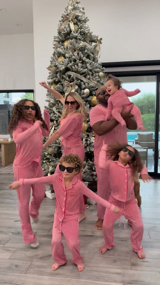 Our kind of Christmas card 🥰😆 Merry Christmas love the Fluellen fam ❤️🌲 #christmas #family #trend #dance