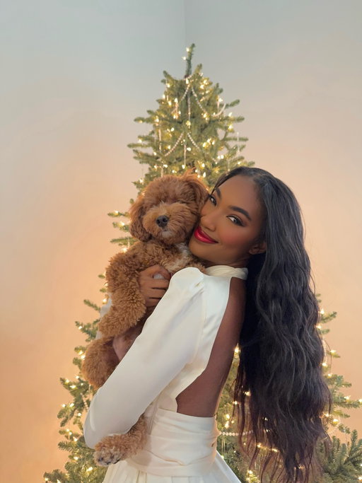 Merry Christmas from me and my dog Benji, who will do anything but look at a camera! 
🐾🐾🐾

Maybe we’ll get a better Christmas card next year 😅