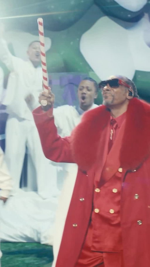 Snoop’s Holiday Halftime Party is now one of my favorite things #nflonnetflix