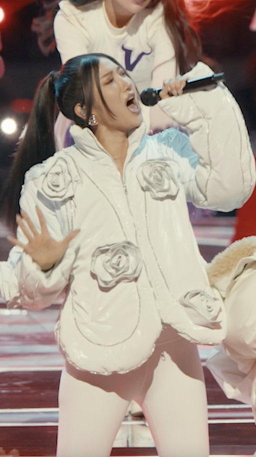 It’s a KPOP Christmas! 

EJAE, AUDREY NUNA and REI AMI slayed their performance during Snoop’s Holiday Halftime Party! #KPopDemonHunters #NFLonNetflix