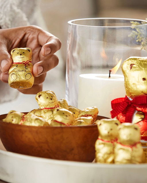 These slow, in-between days? Made for tea, blankets, and one last Lindt TEDDY (or two). 🐻✨🍫⁣
⁣
#CozyVibes #LindtMoments #PostChristmas #ChocolateJoy #WinterMood #SweetEscape