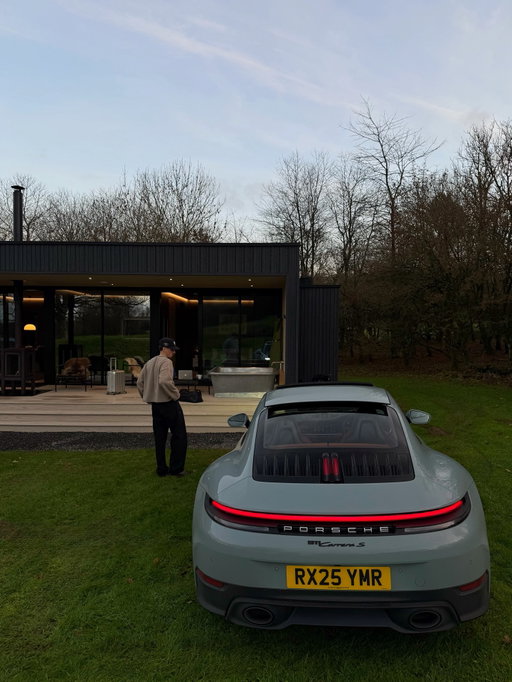 AD Manifesting more of this for 2026 🏁

More @brotherandkin & Porsches please 🙏 

#911 #porsche911 #menswear