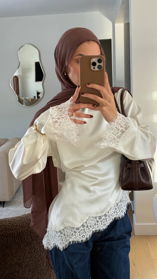 modest lace top of my dreams 🤍

comment “top” and I’ll send you a direct link <3 

#modesttop #lacetop #hijab #hijabfashion