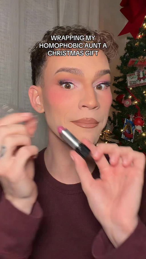 What do we think shes gonna say!? 💄😂 

#gaggift #christmas #funny #makeup #lipstick