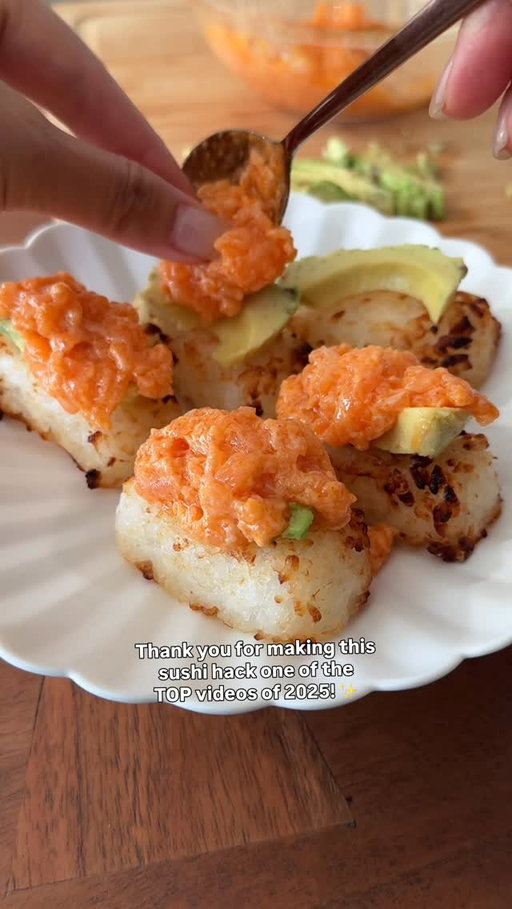 Can’t believe 5.7M of you watched this video this year 🥹🔥

Did you know you can turn regular grocery store salmon nigiri to a boujee spicy salmon crispy rice with just an air fryer? 🍣

🌟 Follow @eatingwithkirby for more TOP RECIPES of 2025 🌟

Steps:
- remove salmon slices and cut super finely until it’s a paste
- put salmon in a bowl with sesame oil, kewpie mayo, sriracha, soy sauce. Mix well
- flatten rice so it’s more rectangular. Brush oil all around the rice
- air fry on 375 degrees for 5-7 mins or until crispy and golden brown
- top crispy rice with avocado slices & salmon mixture! Top with jalapeño slice if you want ( I didn’t have any on hand so I didn’t use it)
Enjoy!