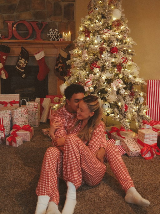 After 4 months away, we’re finally home for Christmas. ❤️🎁✨ We hope you had a great holiday filled with love!!! 

#christmas #family #couples #holiday