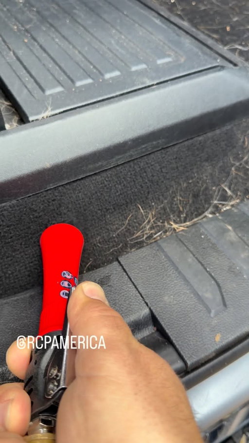 Day 1,000,001 of testing the Tornador Mini like my paycheck depends on views 😮‍💨💨
Let’s see how far this one goes—tight spots don’t stand a chance.

#RCPAmerica #RealCoolPeople #DetailLife #ShopEfficiency #DetailedCarsLookBetter