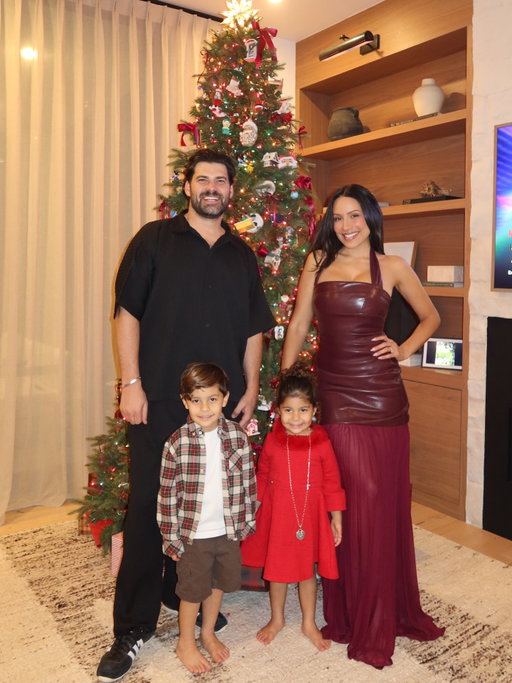 This Christmas was so beautiful. I felt so much gratitude for the life we have created. The amazing friends and family that all showed up to help me host this amazing Christmas Eve. I cried happy tears several times at all the blessings around me. Merry Christmas everyone 🤍