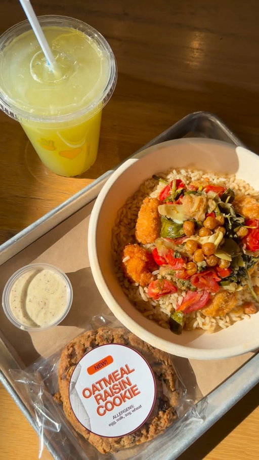 Not saying this is your sign… but this is your sign to try the Creamy Spinach Artichoke bowl 👀

Here for a limited time!

🎥: @thatredheadedfoodie 

#whatsyourgusto #atlantafoodie