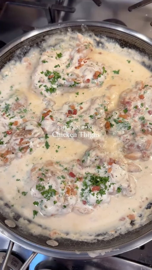 Chicken Bake Chicken Thighs!

Fat loss works when it’s consistent and not so brutal. You have to enjoy it for it to be sustainable. As always, we aim to eat whole foods and everything else in moderation. If tracking is overwhelming for you, zero points are updated on @WeightWachers updated app! We encourage to consistently eat zero point foods because those foods are difficult to overeat and they are nutrient dense.

For consistent fat loss, find foods you love, eat within your correct caloric intake, prioritize protein and fiber, sleep well, and move! Check out @weightwatchers and Watch it Work!

Visit the link in my bio and use code ‘Calvin’ for $10 off of your first month. #WeightWatchersPartner #watchitwork

Ingredients: 
6 Chicken thighs 
50g bolt house Caesar dressing
200g low fat cottage cheese blended with 60g fat free milk
Parsley
30g Bacon bits