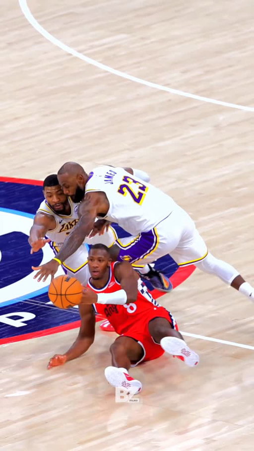 What a play by @laclippers 

🎥 @bzfilms83 

#fyp #foryou #foryoupage #basketball #bball sportsphotos  sportsvideography sportsvideo videography sportsproduction sportsfilmmaking actionfootage sportshighlights sportsphotography sportsvisuals sportsstorytelling