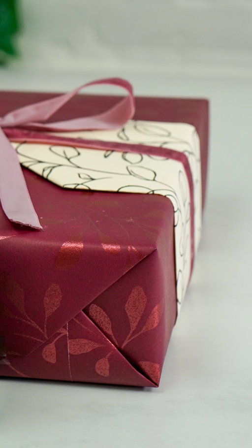This dream of a gift may have arrived under your tree yesterday 🎁✨ There’s just something about a perfectly wrapped gift — clean edges, smooth paper, and that feeling that the outside matches how thoughtful the gift really is. Having the right tools made all the difference this season, and honestly… it shows.

Comment “ELF” if you appreciate a perfectly wrapped gift too 🎄

#holidaywrapping #littleelfproducts #giftwrapgoals #christmasmagic #satisfyingwrap