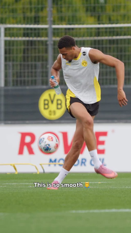 Felix Nmecha and his best friend: the football 🖤