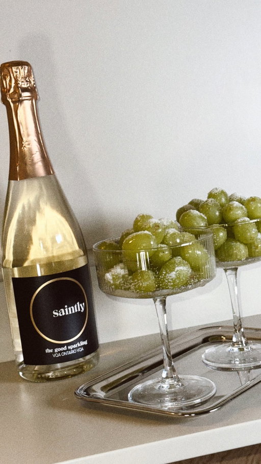not taking any chances this year. ✨

how to:
—> fill a bowl with grapes
—> pour over Saintly’s the good sparkling
—> top with sugar & refrigerate for at least 30 minutes to let the grapes soak
—> serve 12 & enjoy (under a table if you’re superstitious)

the good sparkling — available in BC + ON

•⁠
⁠
#Saintly #OntarioWine #vqawine #BCWine #FreshWines