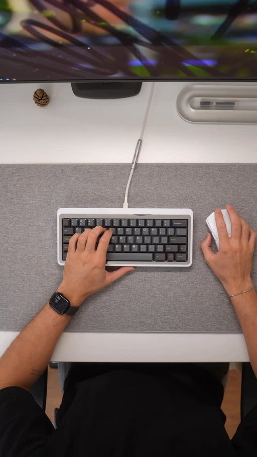 Guys, it’s time to loop ‘Gendalf dancing 10 hours.mp4’, or any other video you love👀

#desksetup #homeoffice #minimalsetup