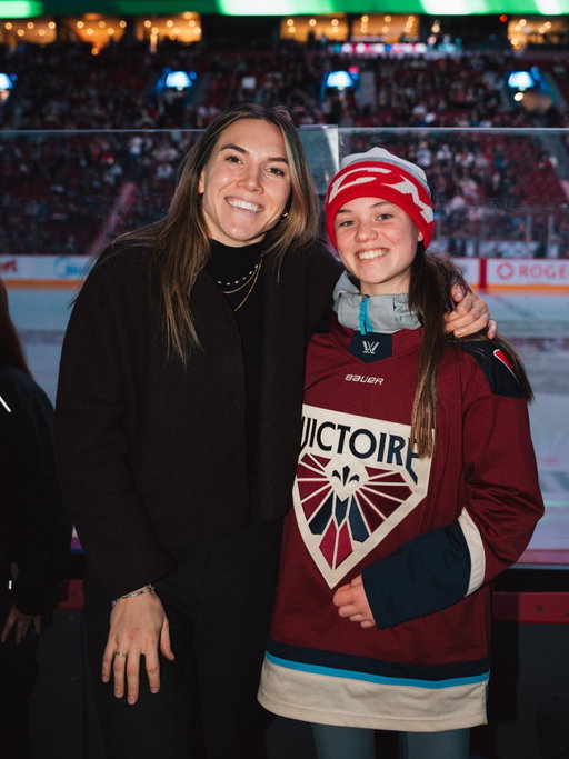 Joueuse de l’année de Canada Soccer 2025 et joueuse du @fcbfrauen , @vanessagilles4 est parmi nous aujourd’hui au Centre Bell 🙌

Canada Soccer’s 2025 Player of the Year and FC Bayern player, Vanessa Gilles, is with us today at the Bell Centre !