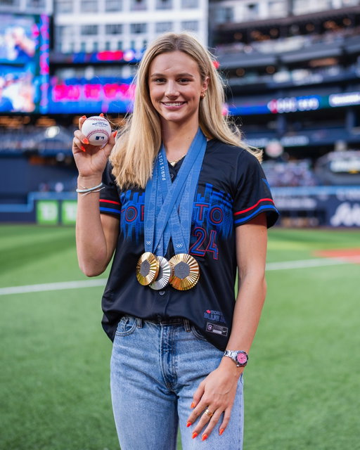 🇨🇦 Congratulations to Summer McIntosh on being named Female Athlete of the Year for the third year in a row! 🏊‍♀️