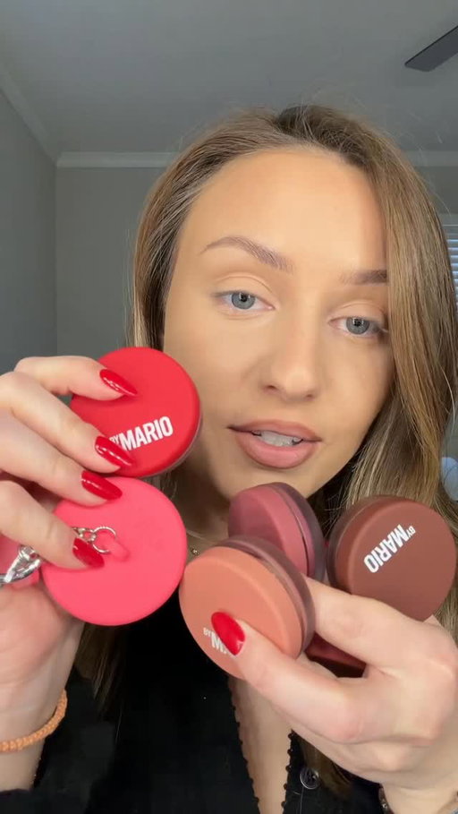 The fact that this can be applied over powder without breaking it! @makeupbymario 🔥
.
.
.
.
.
#makeupbymariojellyjars #jellyjars #juicylips