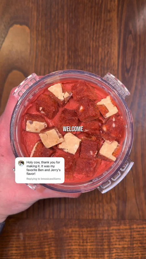 ⬇️FULL RECIPE⬇️
270 calories 40g protein (for the entire pint, mix-ins/toppings included)

Red Velvet Cake Protein Ice Cream 😋🍦

Full recipe book (160+ flavors) linked in bio!

- 1 Chocolate Protein Shake (350-400ml) 
- 20-25g Monk Fruit sweetener
- 1 tsp Red Velvet extract (I used @lorannglobal Red Velvet Bakery Emulsion)
- A pinch of salt
- 1g (¼ tsp) xanthan gum
Toppings:
- ½ of a @alphaprimebites Red Velvet Brownie
270 cal 13g C, 9g F, 40g P

Instructions:
1. Blend all ingredients for the base and freeze (at least 16 hours)
2. Run your pint under hot water for at least 60 seconds
3. Spin on “Lite Ice Cream” setting
4. Spin on “Respin” setting if very powdery
5. Top with the chopped brownie pieces and mix in by hand

Follow @fitnessproductfinder for more @ninjakitchen Creami tips, tricks, and recipes!
•
•
•
•
#ninjacreami #redvelvet #highprotein #proteinicecream #fpf