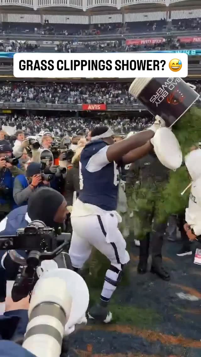 Penn State celebrated with a grass clippings shower after beating Clemson in the Pinstripe Bowl. Not sure if I’d rather this or a Gatorade shower. 🤣

(via PinstripeBowl / X)